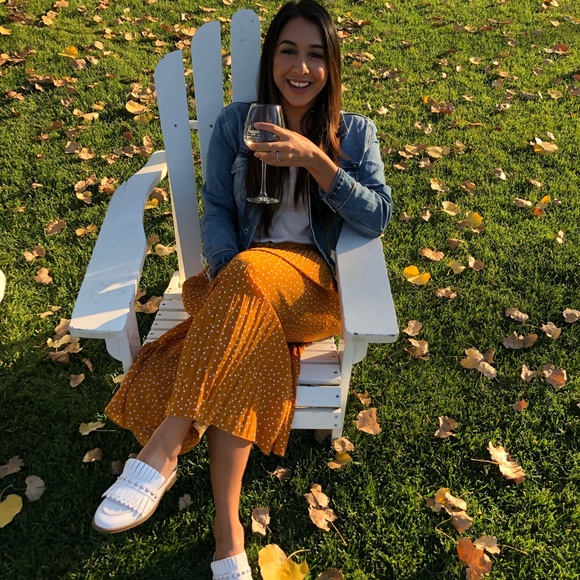 Meet your Posher, Cecilia - Picture 1 of 1